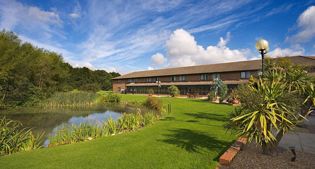 Delta Hotels By Marriott Peterborough Exterior photo