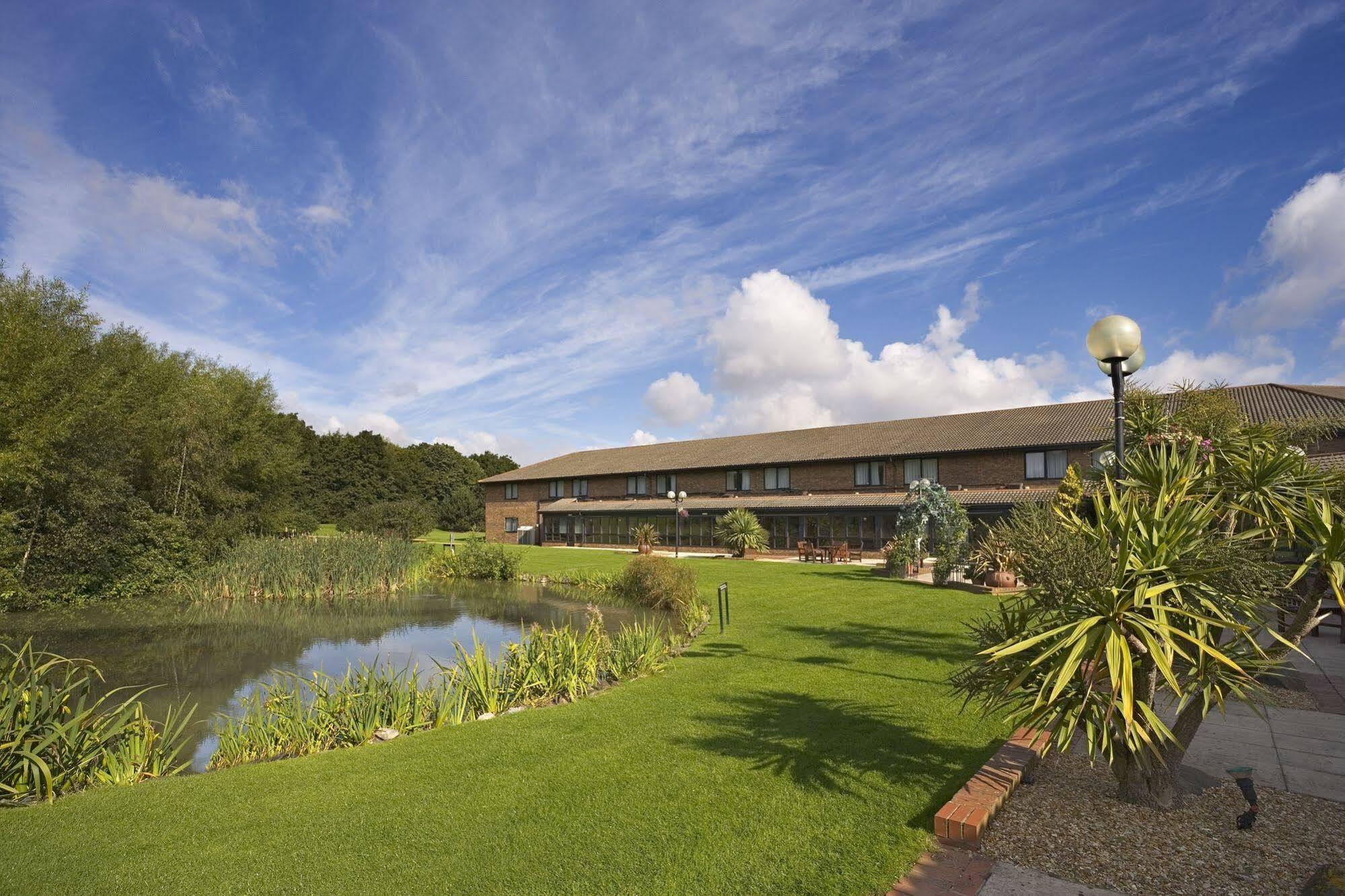 Delta Hotels By Marriott Peterborough Exterior photo
